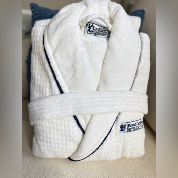 Bath | Nwt Vintage Royal Caribbean White Bathrobe With Navy Piping ...